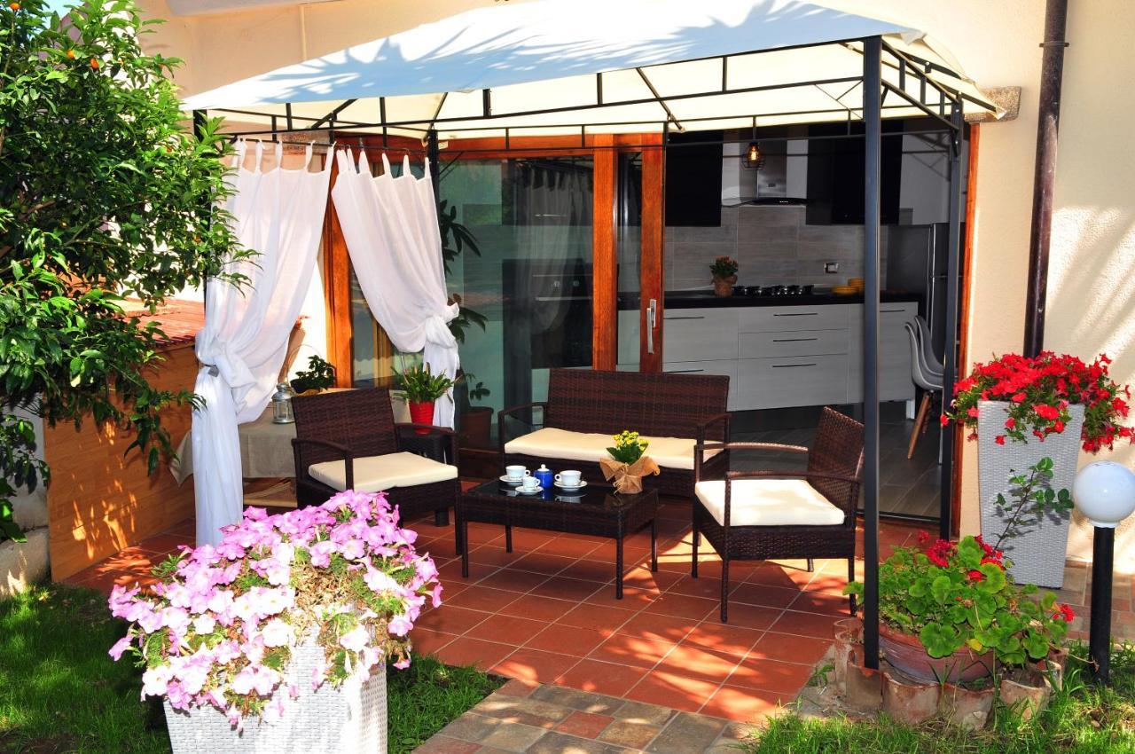 Brezza Di Mare Bed & Breakfast San Teodoro  Exterior photo